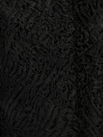 Шуба из каракуля, цвет черный, диагональная раскладка меха
