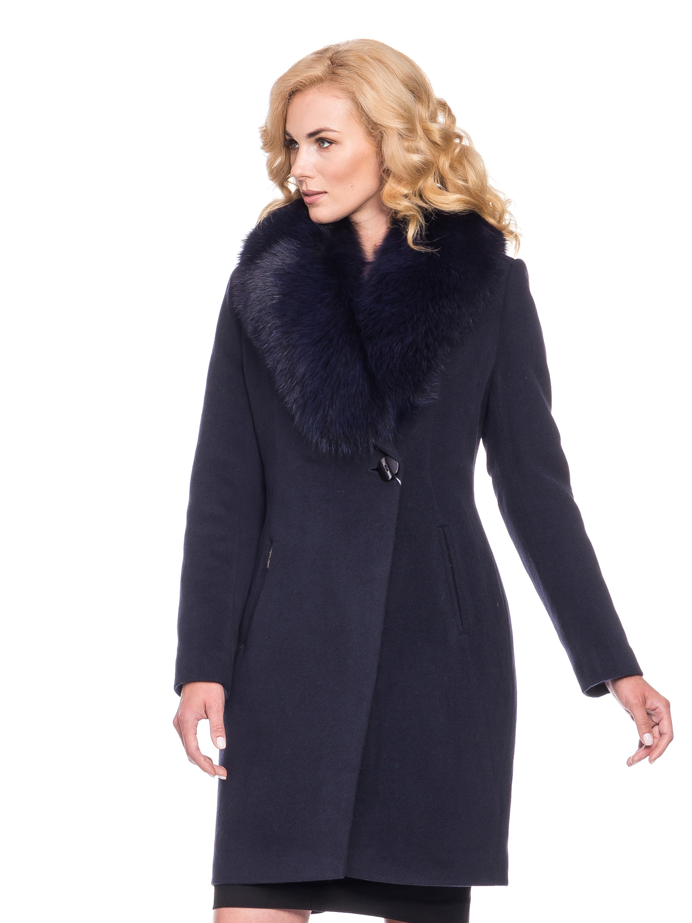 Приталенное зимнее женское пальто из шерсти со съёмным меховым воротником