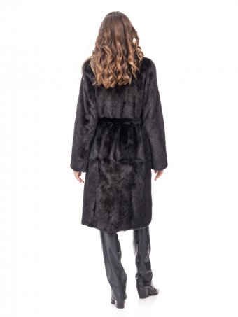 Женское классическое норковое пальто с английским воротником, поясом и шлицами по бокам