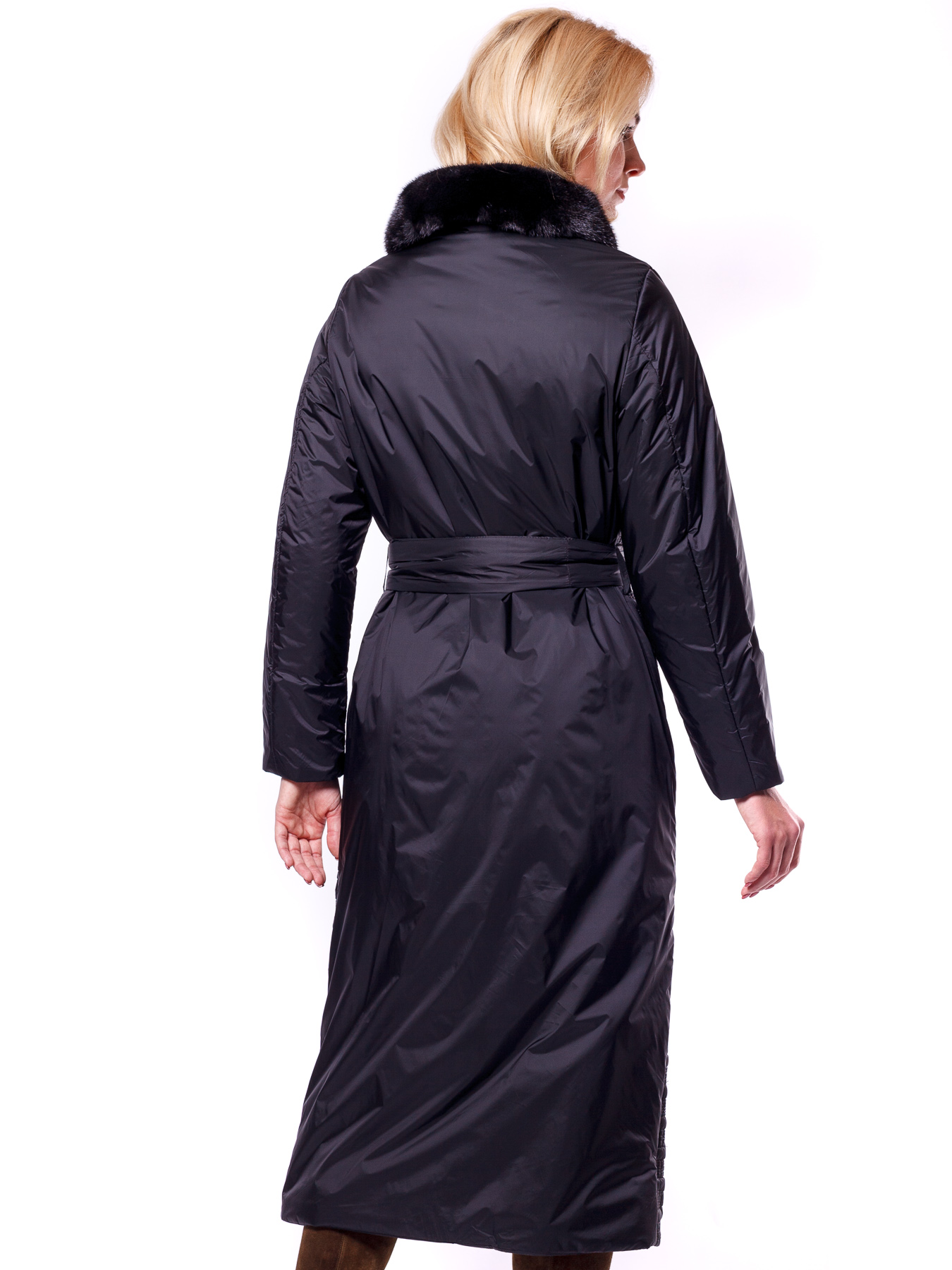 Длинное утеплённое стганное болоньевое пальто с натуральным мехом под пояс